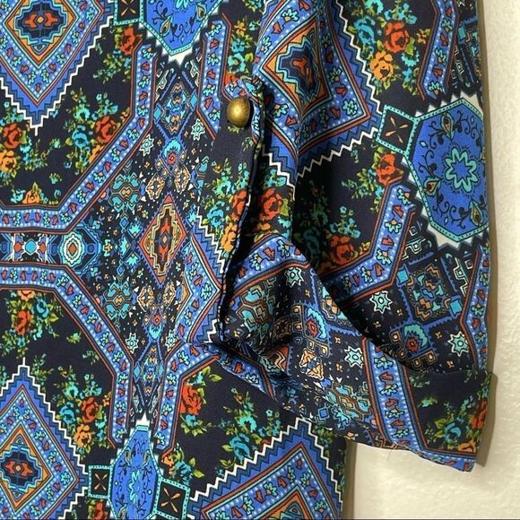 Everly Southwestern Blue Floral Quarter Length Top‎ - Picture 4 of 9